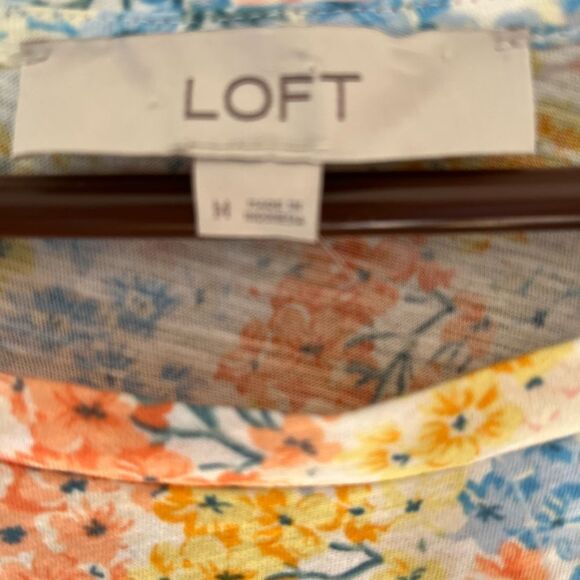 NWT Ann Taylor LOFT 🌸🌼 Floral Cotton Flutter Sleeve -Tee Shirt Size Medium - Picture 10 of 14